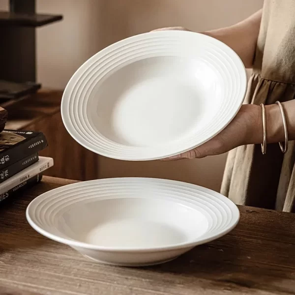 Bulk Straw Hat Plates Perfect for Serving Pasta & Main Dishes 2