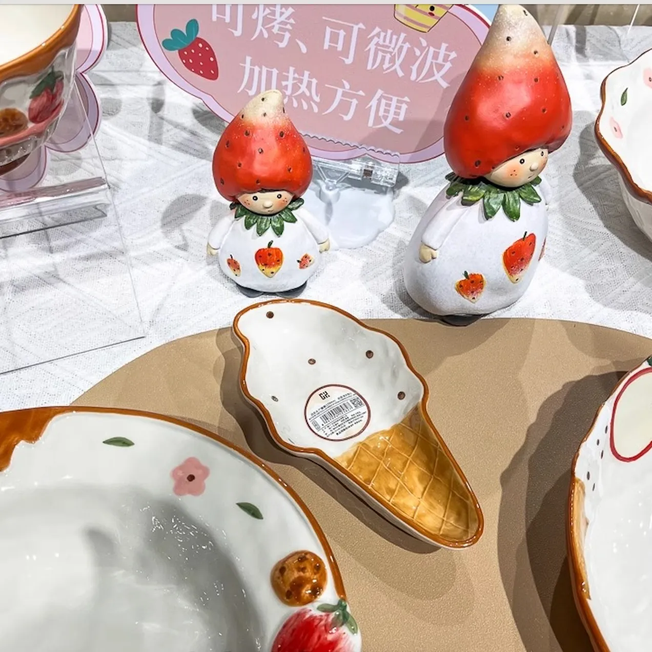 Wholesale Ceramic Tableware Set with Cute Cartoon Strawberry & Ice Cream Design 6